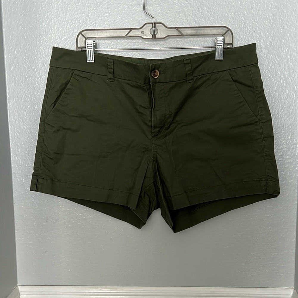 Old Navy Mid-Rise Short - size 14